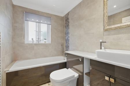 5 bedroom Detached house for sale in Hardyfair Close, Weyhill