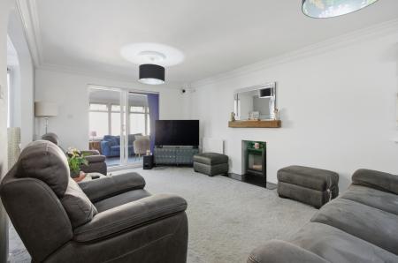 5 bedroom Detached house for sale in Hardyfair Close, Weyhill