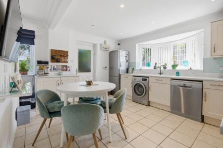 5 bedroom Detached house for sale in Hardyfair Close, Weyhill