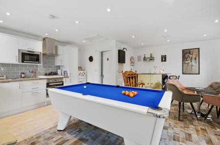 5 bedroom Detached house for sale in Hardyfair Close, Weyhill