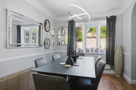 5 bedroom Detached house for sale in Hardyfair Close, Weyhill
