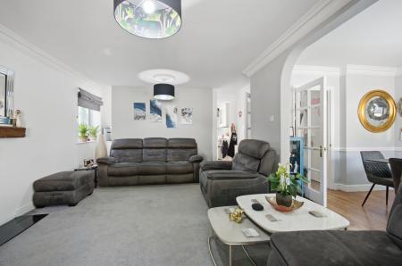 5 bedroom Detached house for sale in Hardyfair Close, Weyhill