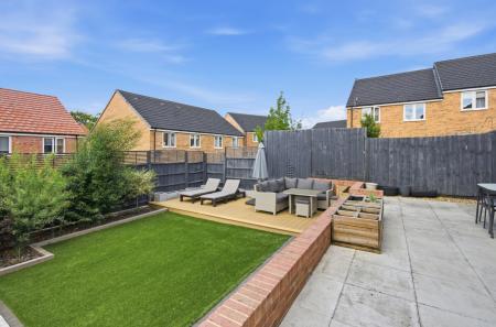 4 bedroom Detached house to let in Halter Way, Andover