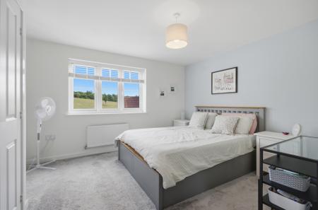 4 bedroom Detached house to let in Halter Way, Andover