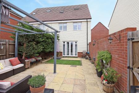 3 bedroom Semi-detached house for sale in Calico Street, Andover