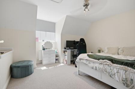 4 bedroom Semi-detached house for sale in Blossom Close, Andover