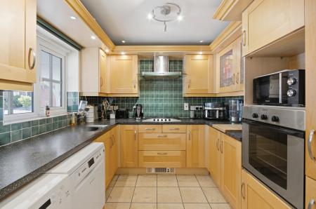4 bedroom Semi-detached house for sale in Blossom Close, Andover