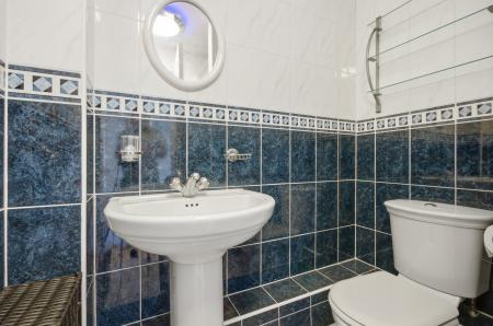 4 bedroom Semi-detached house for sale in Blossom Close, Andover