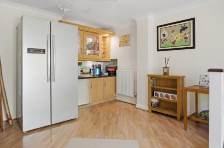 4 bedroom Semi-detached house for sale in Blossom Close, Andover