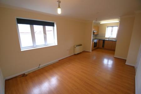 2 bedroom Flat to let in Station Approach, Ludgershall, SP11