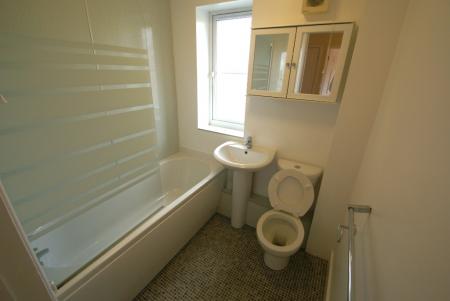 2 bedroom Flat to let in Station Approach, Ludgershall, SP11
