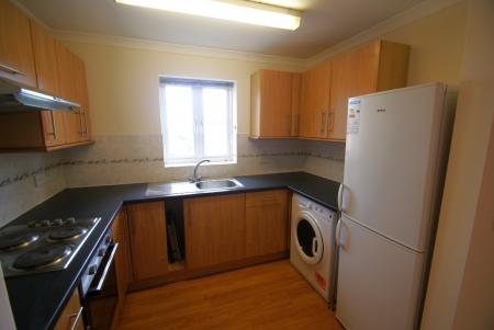 2 bedroom Flat to let in Station Approach, Ludgershall, SP11