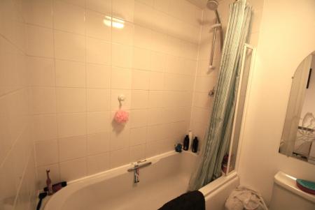2 bedroom Flat to let in Suffolk Road, Andover, SP10