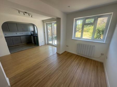 3 bedroom Link detached house to let in Rectory Place, Weyhill