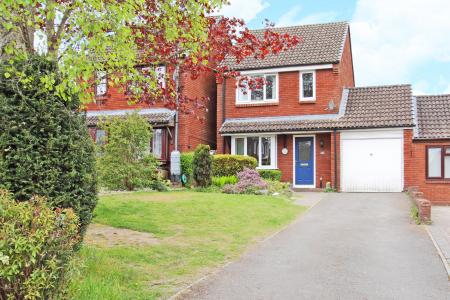 3 bedroom Link detached house to let in Rectory Place, Weyhill