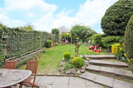 3 bedroom Link detached house to let in Rectory Place, Weyhill