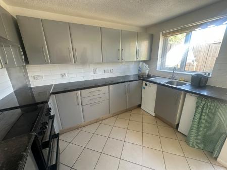 3 bedroom Link detached house to let in Rectory Place, Weyhill