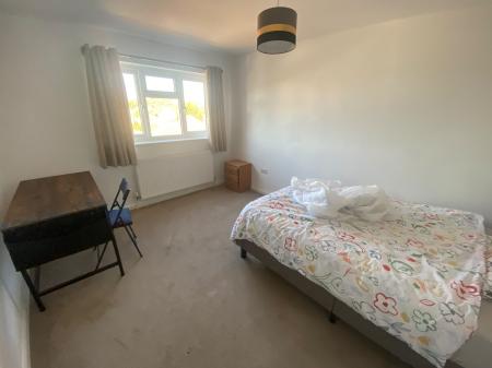 6 bedroom Detached house to let in Potters Way, Laverstock