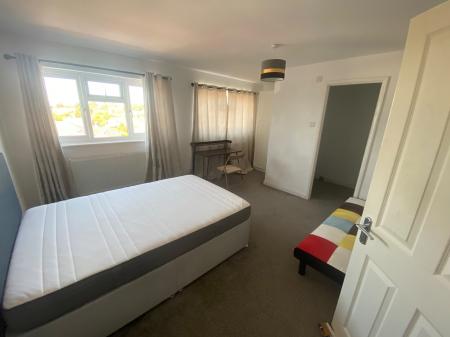 6 bedroom Detached house to let in Potters Way, Laverstock