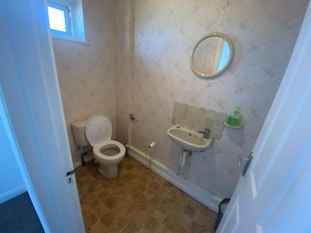 6 bedroom Detached house to let in Potters Way, Laverstock