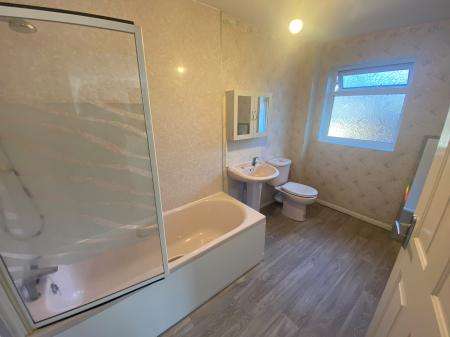 6 bedroom Detached house to let in Potters Way, Laverstock