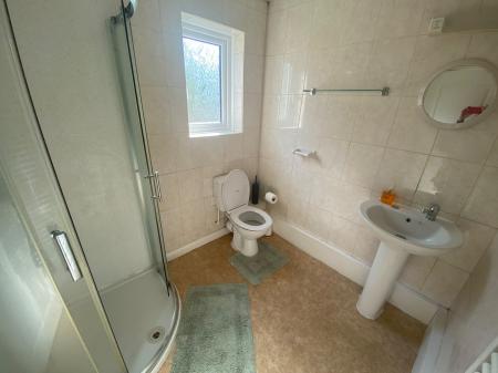 6 bedroom Detached house to let in Potters Way, Laverstock
