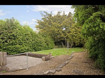 6 bedroom Detached house to let in Potters Way, Laverstock