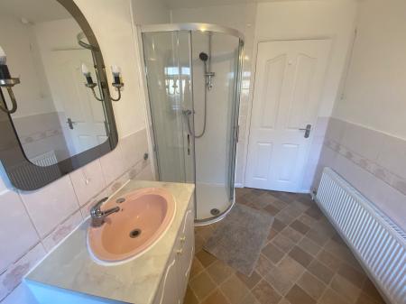6 bedroom Detached house to let in Potters Way, Laverstock