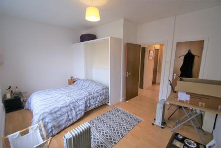 1 bedroom Studio flat to let in Andover Road, Ludgershall, SP11