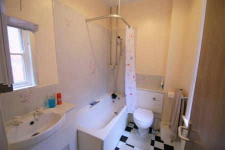 1 bedroom Studio flat to let in Andover Road, Ludgershall, SP11