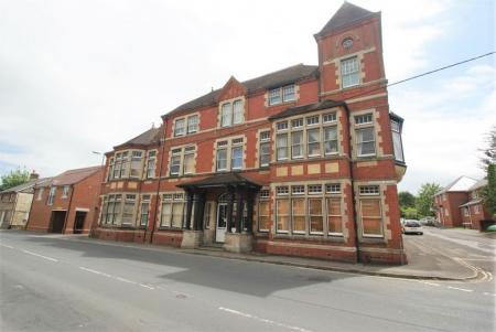 1 bedroom Studio flat to let in Andover Road, Ludgershall, SP11