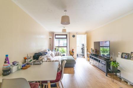 2 bedroom Flat to let in Shepherds Spring Lane, Andover, SP10