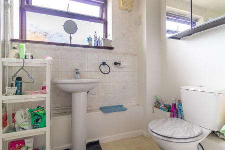 2 bedroom Flat to let in Shepherds Spring Lane, Andover, SP10