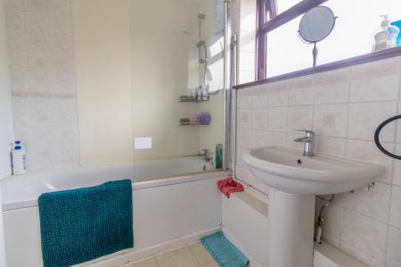 2 bedroom Flat to let in Shepherds Spring Lane, Andover, SP10