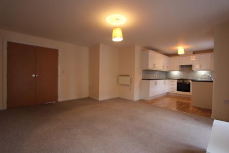 2 bedroom Flat for sale in Hardy Close, Dukinfield, SK16