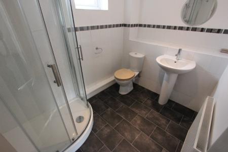 2 bedroom Flat for sale in Mossley Road, Ashton-Under-Lyne, OL6