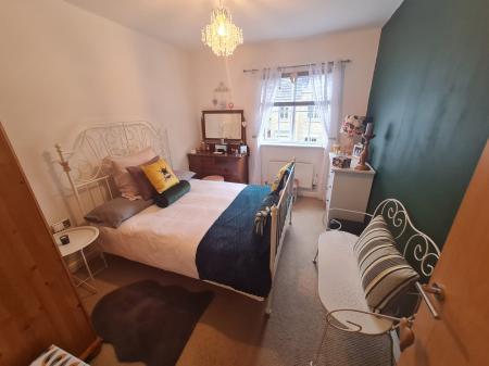 2 bedroom Flat for sale in Vale View, Mossley, OL5