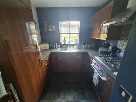 2 bedroom Flat for sale in Vale View, Mossley, OL5