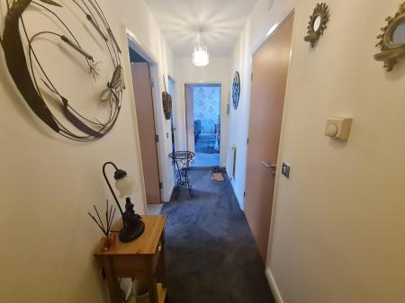 2 bedroom Flat for sale in Vale View, Mossley, OL5