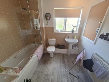 2 bedroom Flat for sale in Vale View, Mossley, OL5
