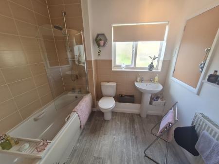 2 bedroom Flat for sale in Vale View, Mossley, OL5