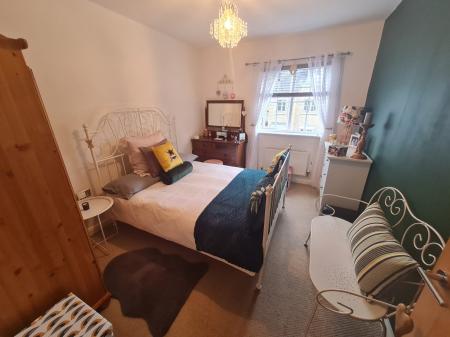 2 bedroom Flat for sale in Vale View, Mossley, OL5
