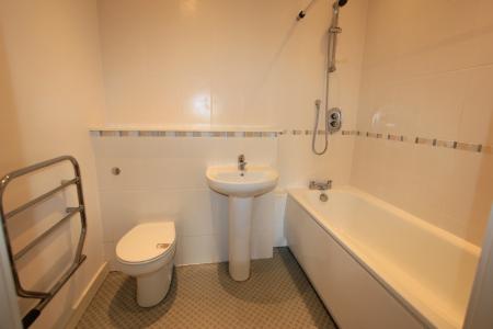 3 bedroom Flat for sale in Waterloo Road, Stalybridge, SK15