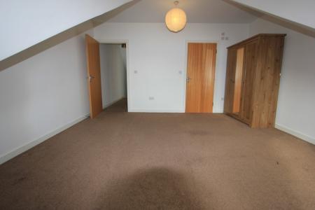 3 bedroom Flat to let in Waterloo Road, Stalybridge, SK15