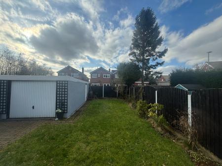 3 bedroom Detached house to let in Rufford Close, Ashton-Under-Lyne, OL6