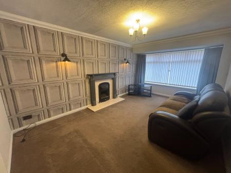 3 bedroom Detached house to let in Rufford Close, Ashton-Under-Lyne, OL6