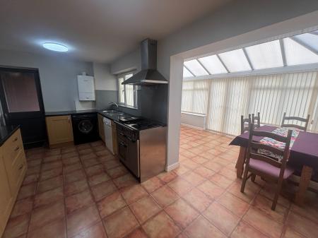 3 bedroom Detached house to let in Rufford Close, Ashton-Under-Lyne, OL6