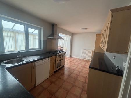 3 bedroom Detached house to let in Rufford Close, Ashton-Under-Lyne, OL6