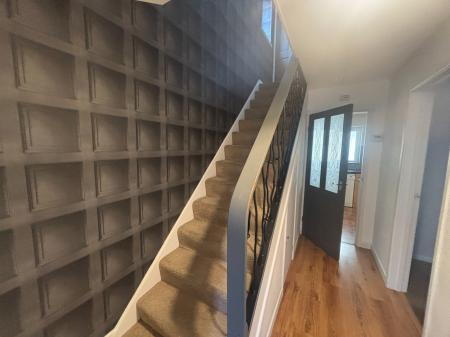 3 bedroom Detached house to let in Rufford Close, Ashton-Under-Lyne, OL6