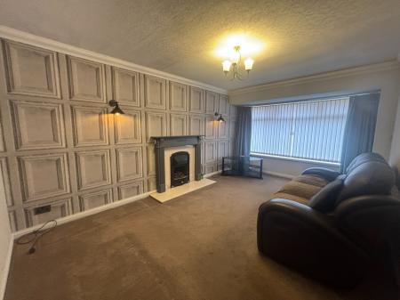 3 bedroom Detached house to let in Rufford Close, Ashton-Under-Lyne, OL6